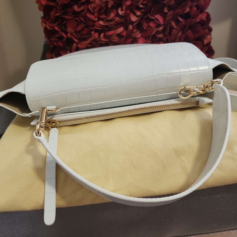 Crocodile embossed Hortensia handbag in optic white(excellent condition) - Picture 14 of 16